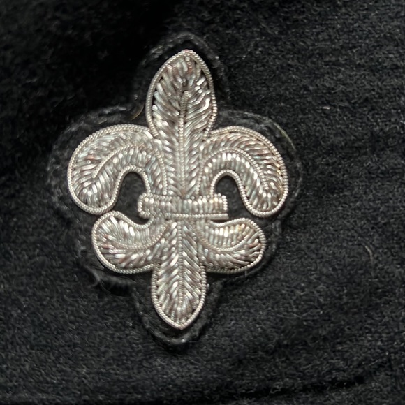 Club Monaco wool blazer with button front and fleur de lis crest on pocket - Picture 3 of 8